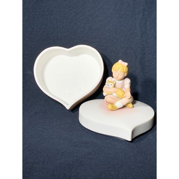 Porcelain Heart Shape Trinket Box with Girl with Cat - Picture 8 of 9